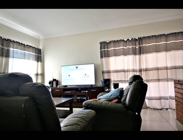 3 BEDROOM SECTIONAL TITLE FOR SALE IN POMONA